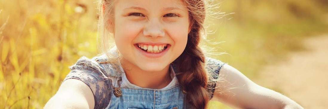 young girl smiling in sandpoint
